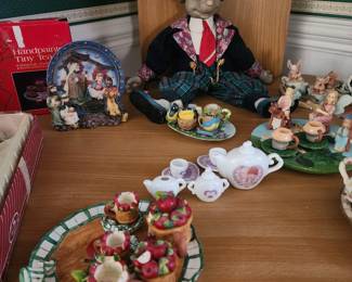 Miniature tea sets