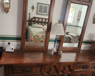Retro dresser with double mirror
