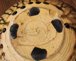 Seng signed pottery plate