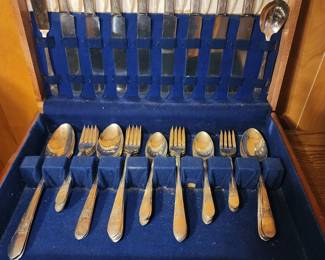 Flatware set