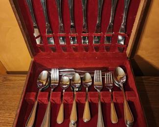 Flatware set