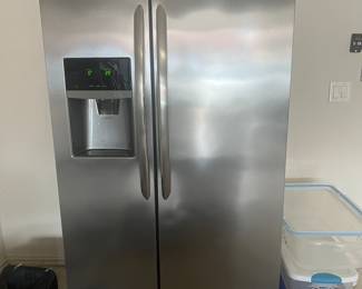 Frigidaire gallery, stainless steel refrigerator with ice & water in the door