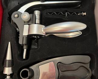 Brand new in the box corkscrew set. Would make a great Christmas gift.!!