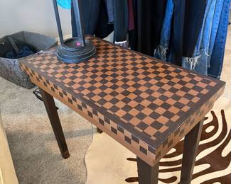 This table is so cute. It’s made of solid wood and hand-painted to look like a Louis Vuitton Damiera purse.!