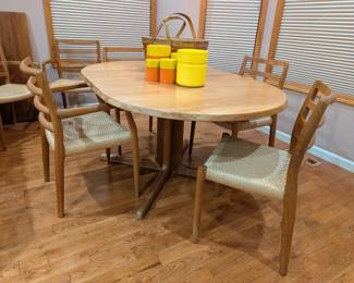 JL Moller Dining Set