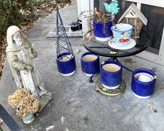 Saint Fiacre statue, patron saint of gardening.