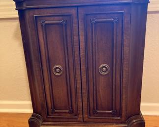 Very nice small credenza by Brandt