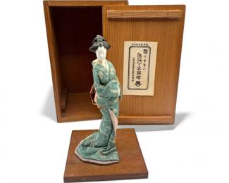 15 MiniatureJapaneseKimonoLadyFigurewWoodenBox