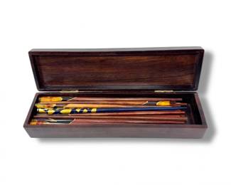 167 AssortedPaintedWoodenChopsticksinCarvedBox
