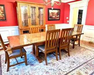 Broyhill Attic Heirlooms Dining Room Table and Matching Chairs