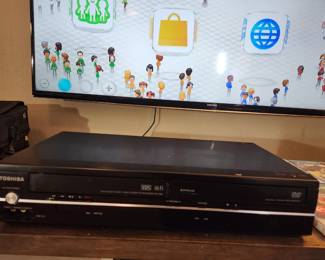 Toshiba Combo VCR/DVD w Remote 