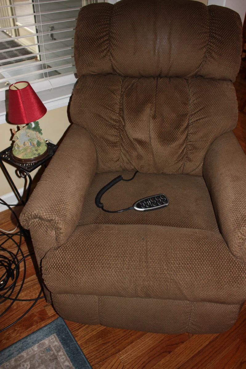 Brown fabric Lazy Boy recliner w/remote control