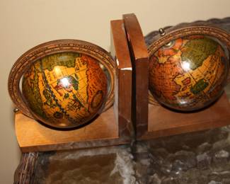 Italian old world globe book ends
