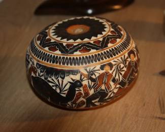 Peruvian decorative gourd 