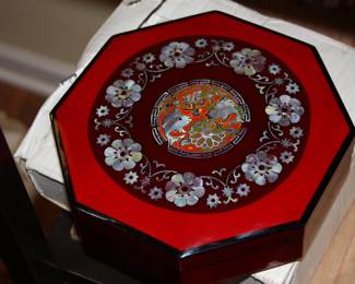 4 tray box w/fish inlay and flowers on lid