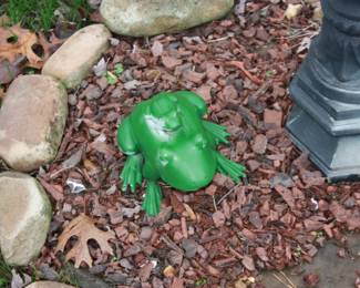 Yard art: Frog