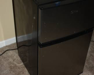 Small Midea fridge/freezer