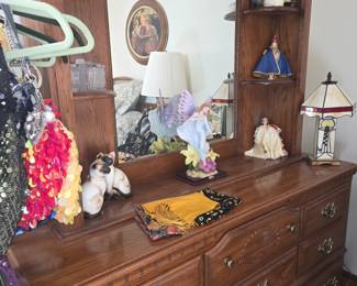 Dresser w/mirror
