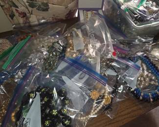 Sample of 100's of bags of jewelry