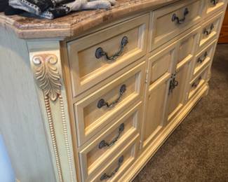Thomasville bedroom dresser 
