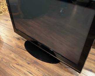 Flat screen 30” tv also 55” with remotes