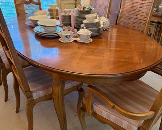 Vintage Thomasville French Country dining table with two leaves