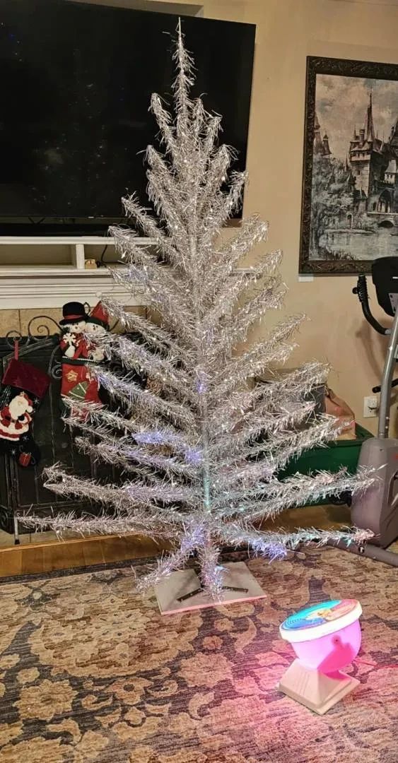 Vintage Aluminum Christmas Tree Snap It Color Wheel  Taper Tree 7ft  97 Branches  Homemade Base