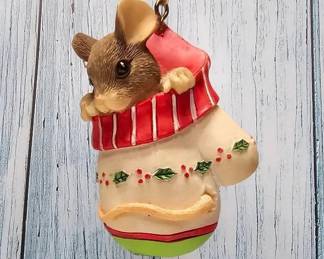 Fitz Floyd  Charming Tails  Mackenzie In Mitten Ornament  Retired 
