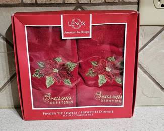Lenox Seasons Greetings Finger Tip Towels  New