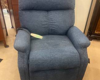 Pride lift chair in execellent condition!