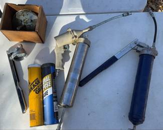 Grease guns With A wheel bearing packer