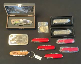 Collectible Knives Belt Buckle 
