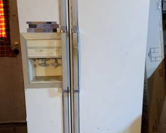 KenMore Frostless Sidebyside garage Refrigerator freezer