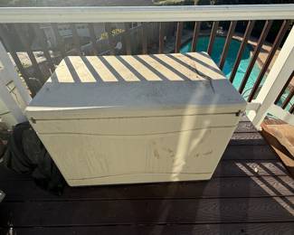 Lifetime 130-gallon outdoor storage deck box. Ke