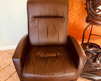 Electric Reclining Leather Chair Like New