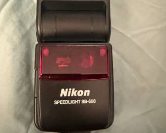 Nikon Speedlight SB-600 AF flash.
It supports the Nikon Creative Lighting System and i-TTL flash control for accurate fill-flash.