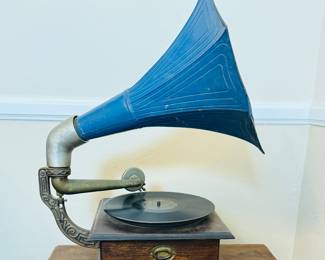 Antique Gramaphone uses a needle that traces a groove on a spinning disc, with the vibrations then acoustically amplified through the large horn.
