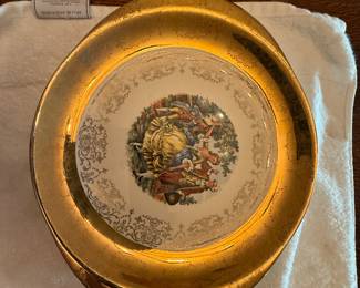 vintage Sabin Crest-O-Gold bowl, often referred to as the "Courting Couple" or "George and Martha Washington" pattern.