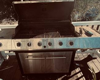 Char-Broil Classic Gas Grill by Brinkmann w/ Cover & Propane Tank