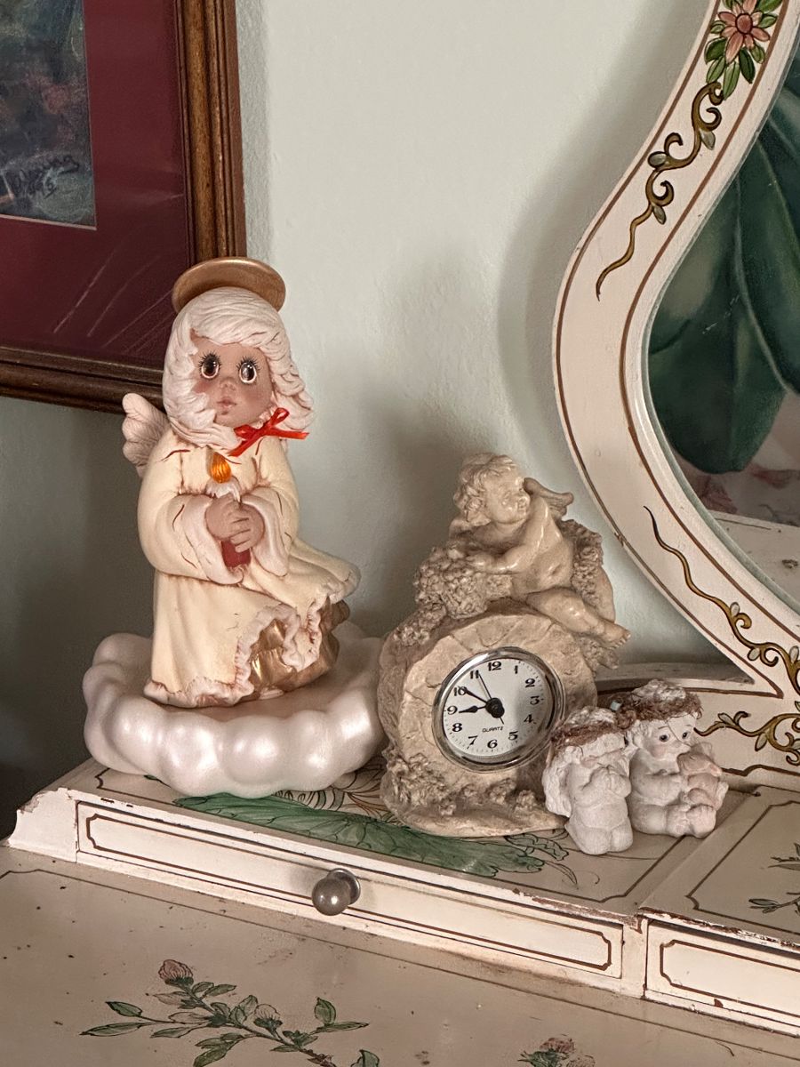 Beautiful Boho Art and Furniture. Lots of Southwest Paintings, Furniture and Figurines. European Antiques, Unique Christmas Decor/Ornaments, Kitchenware, Salt & Pepper Shakers, Lamps, Patio Furniture, Potted Plants, Linens, Decorative Throw Pillows, CDs, Dining Room Set, New Age Decor, Rugs. Polar Bear Figurines, Books, Glassware, Mirrors, Sofas, Shelving Units, TVs, Tiger/Big Cat Decor, Wolf Decor, Angel Decor, Signed Artwork, etc. Flexible pricing, willing to make deals.