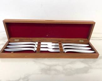 Lot 9782 Gerber Legendary Blades Steak Knives Set  Walnut Box