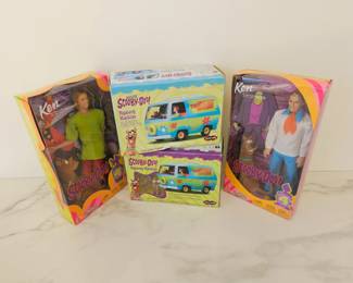 Lot 9397 Scooby Doo Ken Doll Fred  Shaggy  Mystery Machine Model
