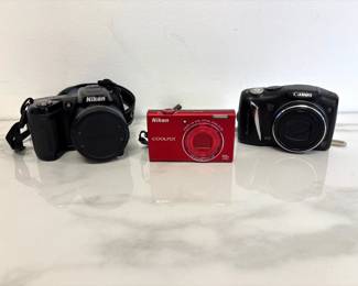 Lot 9655 Nikon  Canon Digital Cameras