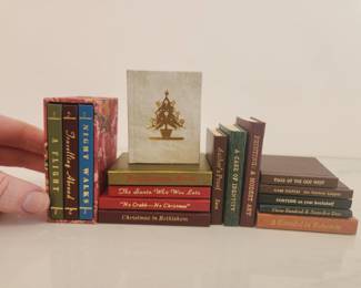 Lot 9431 Collectible Miniature Books