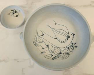 Lot 9440 Lee Davis Signed Studio Art Pottery Bird Chip and Dip Bowl Set