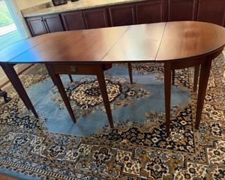 Lot 9354 Vintage Multipurpose Banquet Dining Table  Double Drop Leaf in middle w Demilune End Tables