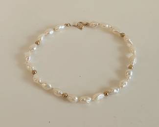 Lot 9730 Freshwater Pearl Bracelet  14K Gold clasp