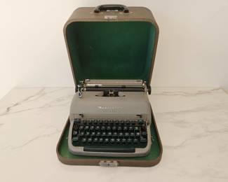 Lot 9310 Vintage Remington LetterRiter Portable Typewriter