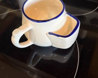 Ivory & Cobalt blue ceramic mug w/tea bag holder 