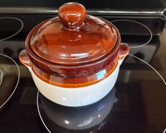 Traditional design stoneware bean pot w/lid and handles